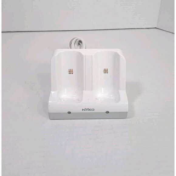 Nyko 87000-A50 Nintendo Wii Remote Charging Docking Station Charge Wiimote - Picture 1 of 5